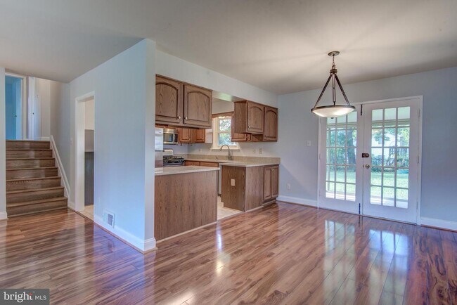 Building Photo - 8120 Drayton Ln