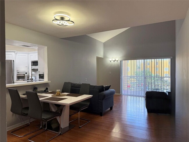 Building Photo - 9725 Fontainebleau Blvd