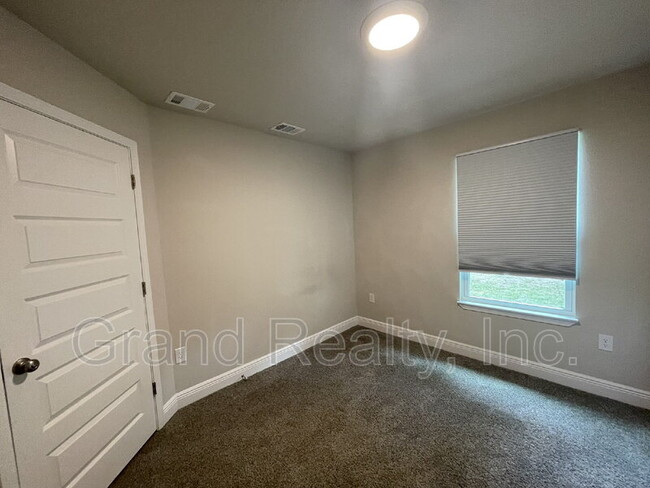 Building Photo - 4293 Castille Ave