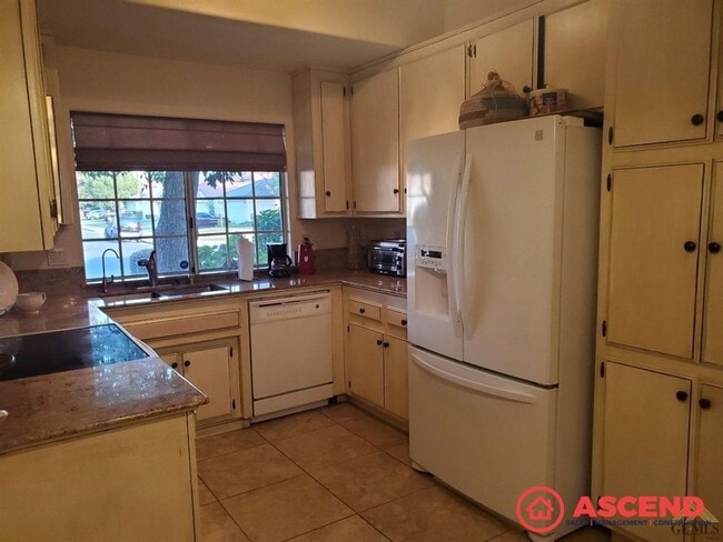 Building Photo - Beautiful home located in the Northwest!