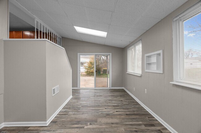 Building Photo - Charming 3-Bedroom, 1-Bath Single-Family Home