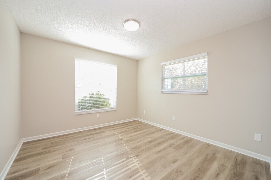 Building Photo - 3127 Watson Dr S