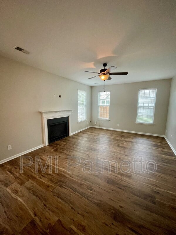 Building Photo - 167 Wingspan Way