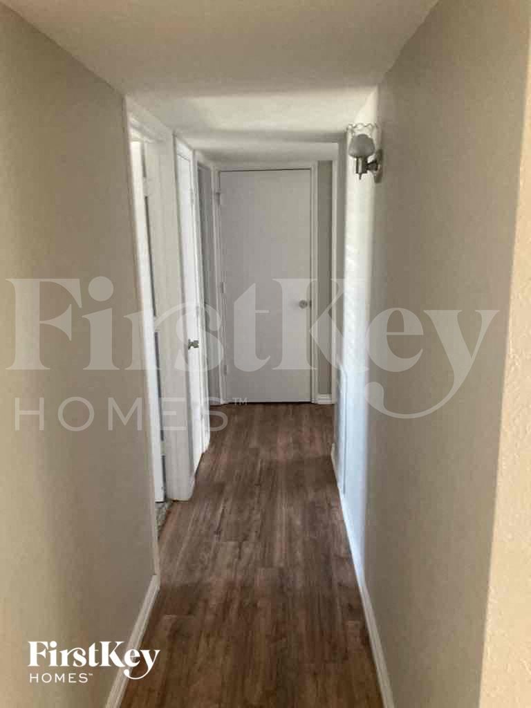 Building Photo - 1005 Loving Trail