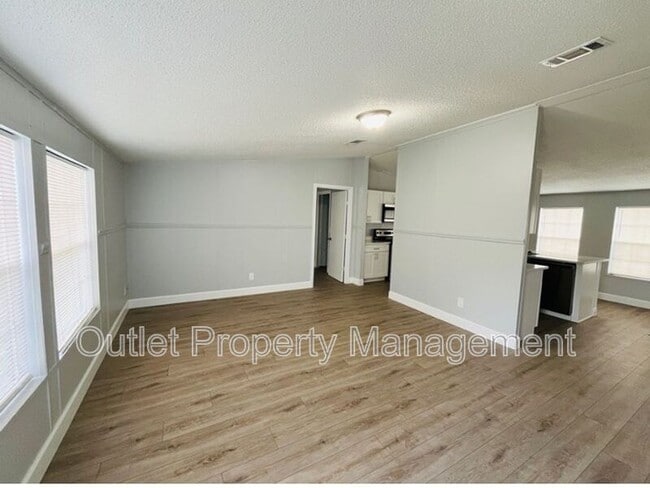 Building Photo - 15710 Bermuda St