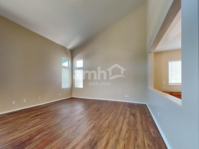 Building Photo - 15065 N 176th Ln