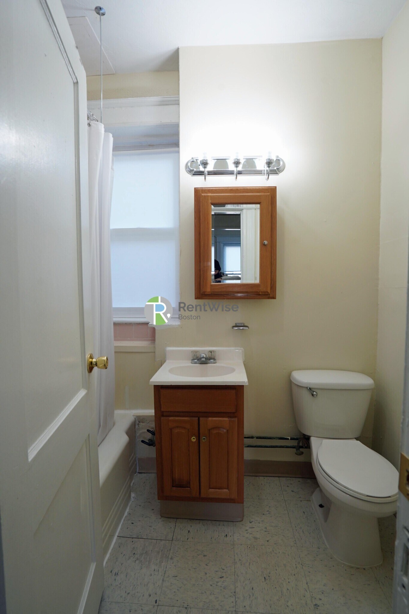 Building Photo - 68 Woodstock Ave