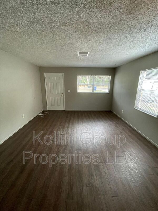 Building Photo - 160 N Nekoma Ave