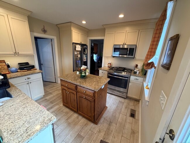 Building Photo - 113 Seaside Ave