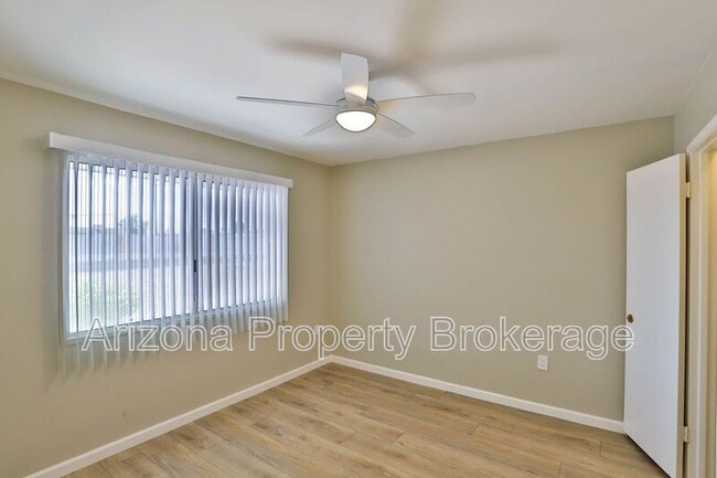 Building Photo - 11838 N Sun Valley Dr