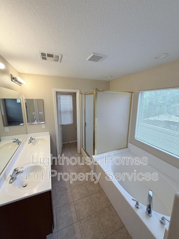 Building Photo - 9118 Wine Cellar Ave
