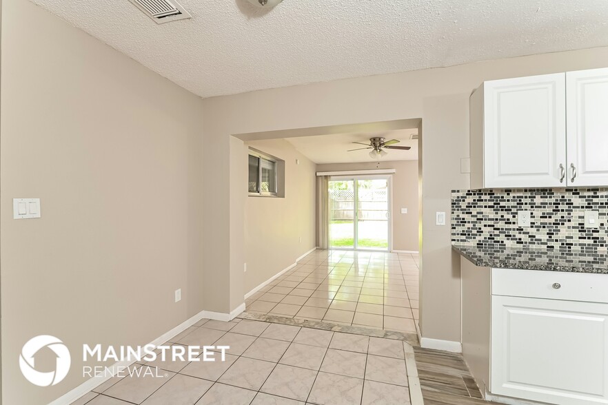 Building Photo - 2549 Brampton Ct