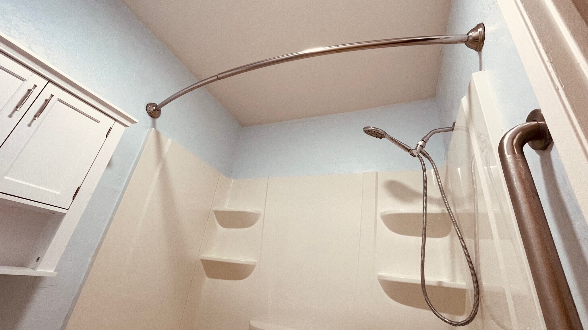 Brand new tub & MASSAGING showerhead with curved rod for EXTRA room! - 515 N Jackson St