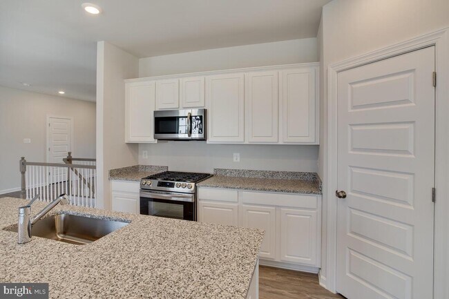 Building Photo - 6308 Savannah Dr