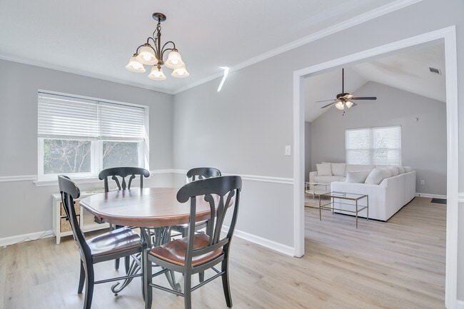 Building Photo - 662 Tara Ln