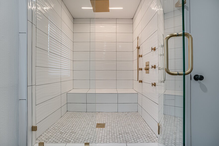 Building Photo - 568 W Quill Dr