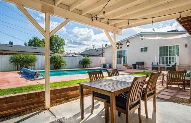 Building Photo - 17827 Burbank Blvd