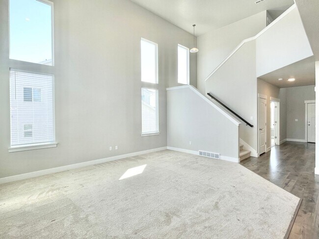 Building Photo - Stunning Two-Story at Quailhill!
