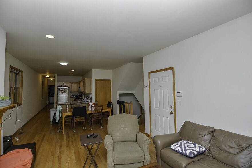 Building Photo - 3117 N Damen Ave
