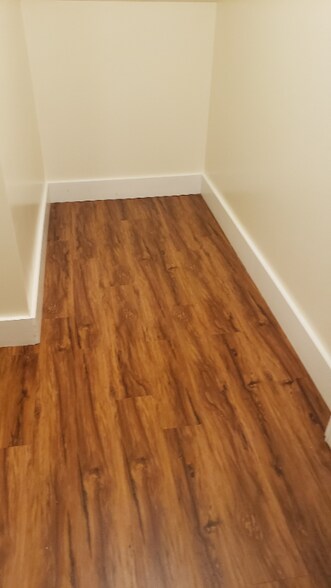 Building Photo - 753 Winchester Ave