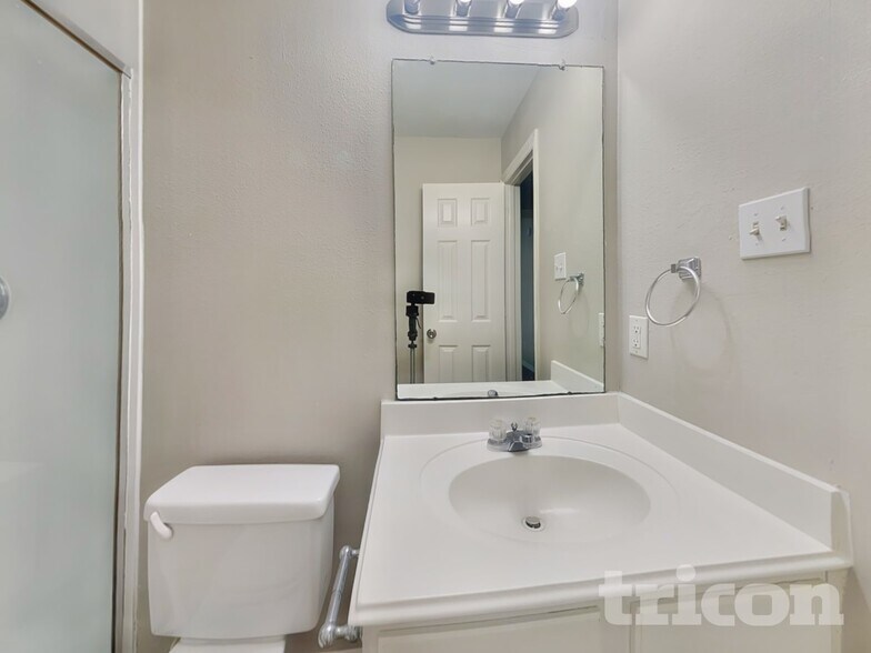 Building Photo - 10834 Golden Sunshine Dr