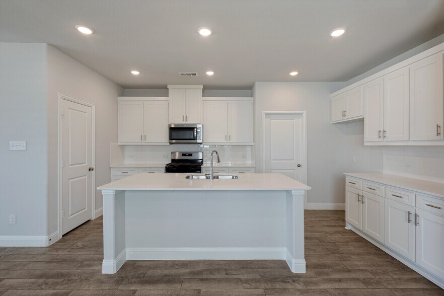 Building Photo - 724 Amenduni Ln