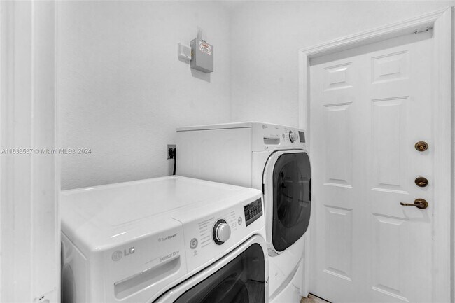 Building Photo - 11430 NW 82nd Terrace