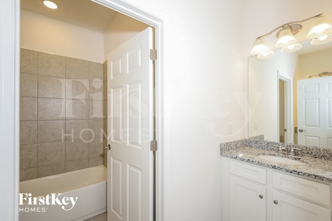 Building Photo - 1234 Ponca Rd