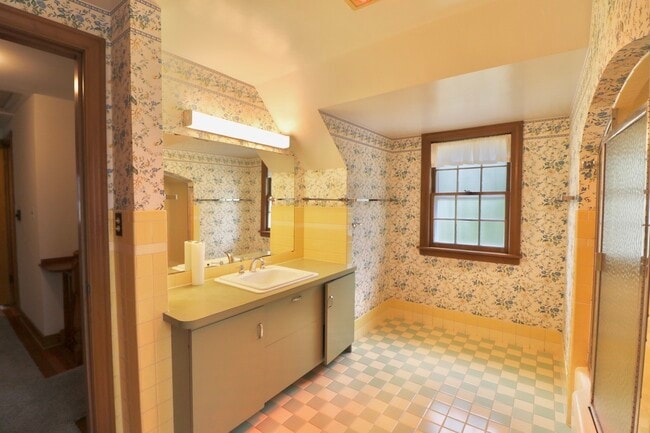 Building Photo - 1111 S Washington Ave