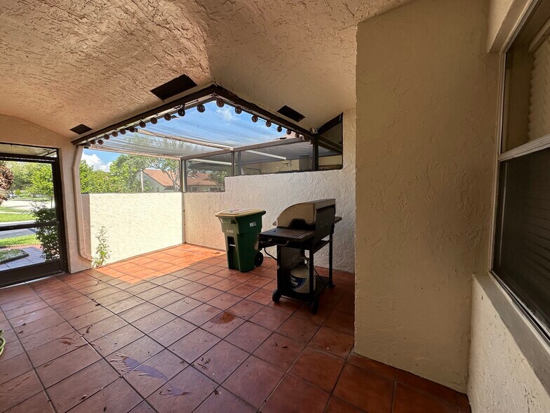 Front patio - 6016 NW 91st Way