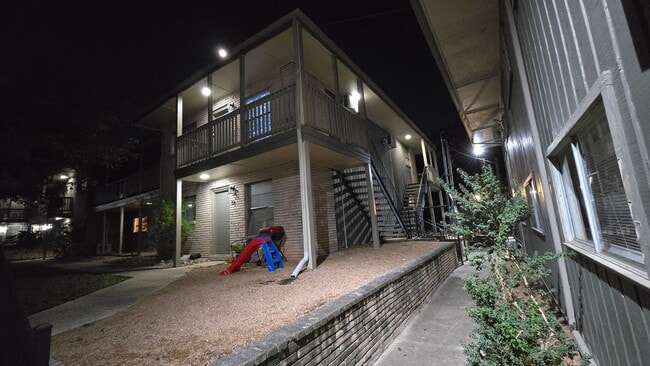 Building Photo - Spacious 2 bedroom in Balcones Heights