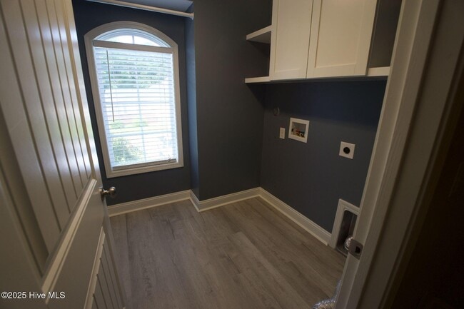 Building Photo - 116 Navy Blue Dr
