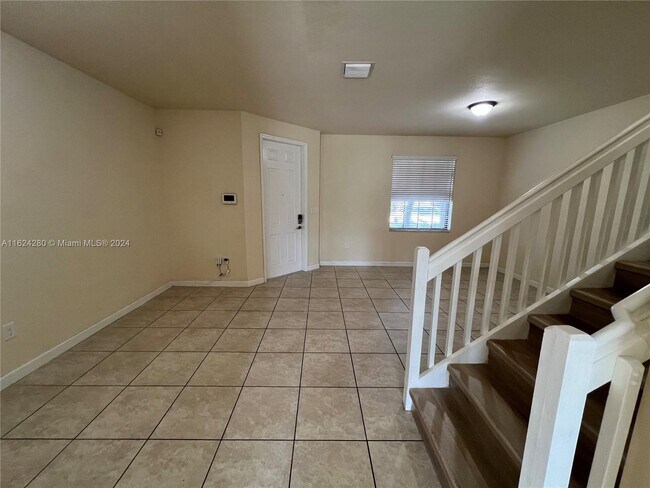 Building Photo - 748 SE 32nd Ave