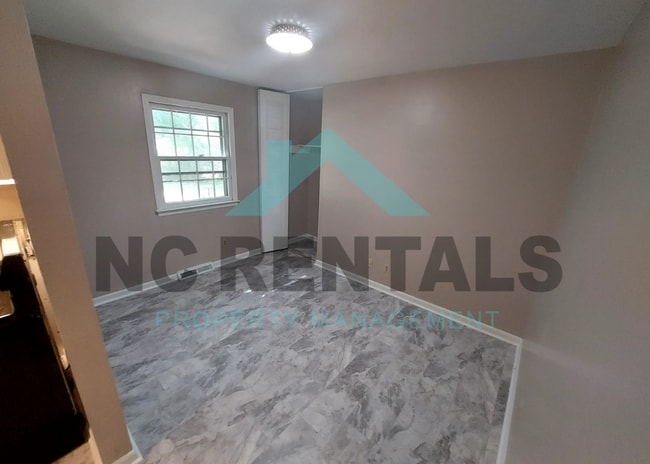 Building Photo - 829 Holt Ave