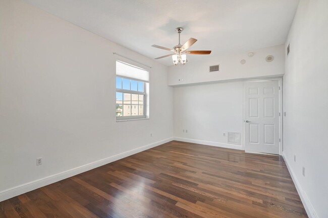 Building Photo - 610 Clematis St