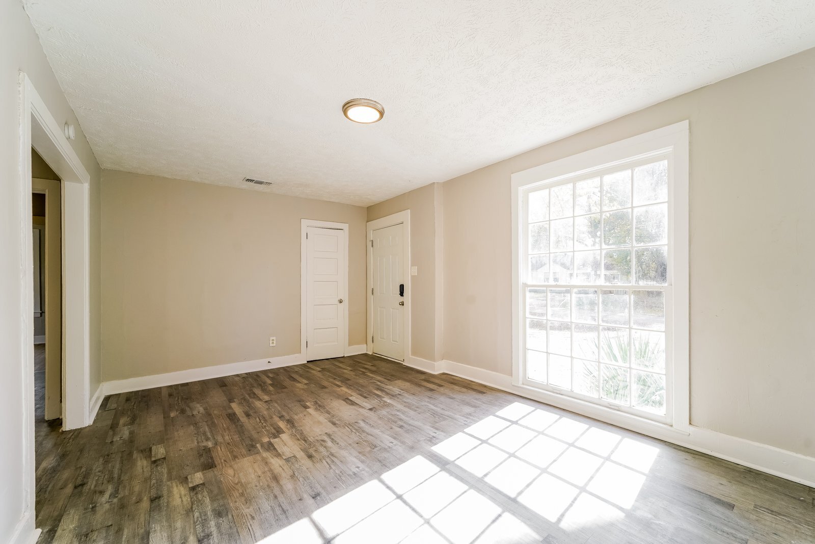 Building Photo - 522 Woodbury Rd