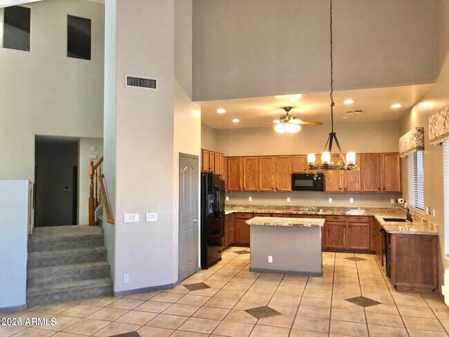 Building Photo - 345 N Date Palm Dr
