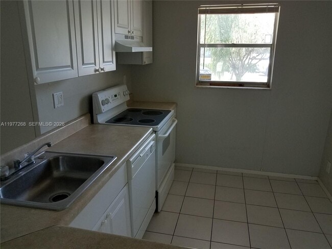 Building Photo - 8605 W Sample Rd