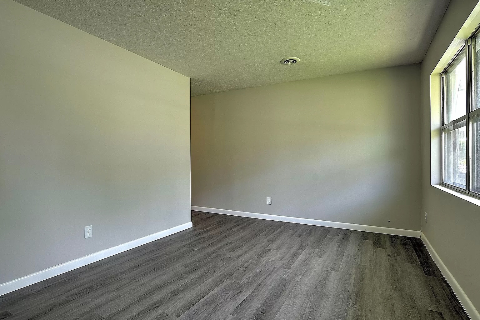 Living Room - 567 Lovedale Dr