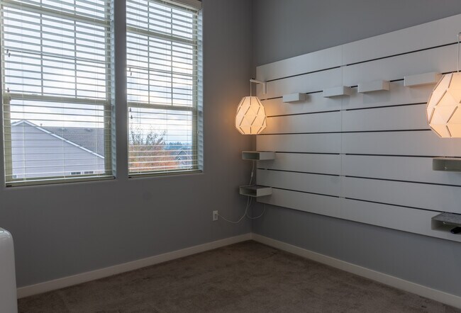 Building Photo - 16284 NW Chadwick Way