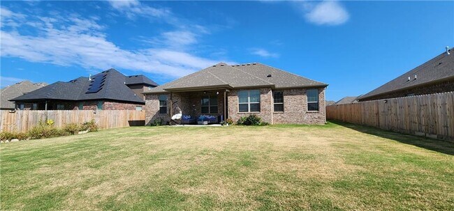 Building Photo - 1001 W Ashmore Landing Loop