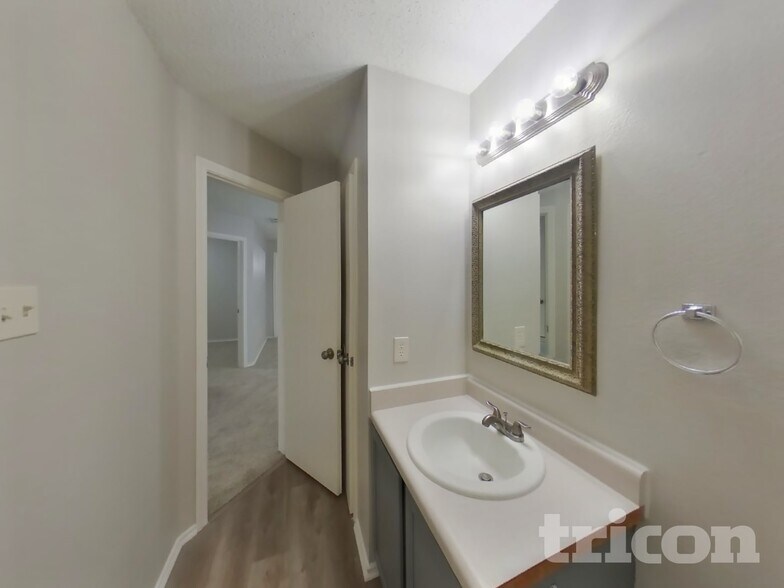 Building Photo - 6007 Ferrysage Dr