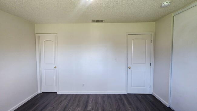 Building Photo - 6013 Brett Dr
