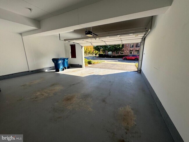Building Photo - 22461 Windsor Locks Square