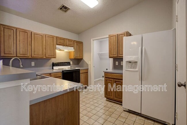 Building Photo - 15405 Acacia Rd