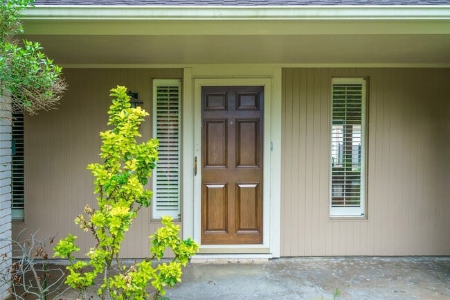 Building Photo - 10631 Del Monte Dr