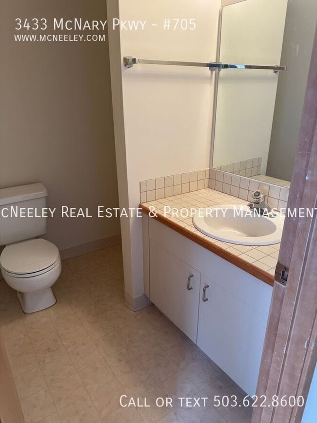 Building Photo - 3433 McNary Pkwy