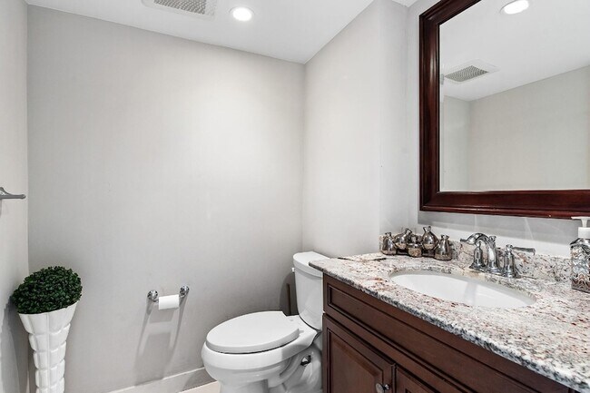 Building Photo - 3850 Galt Ocean Dr