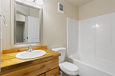 Building Photo - Modern 3 bedroom Duplex