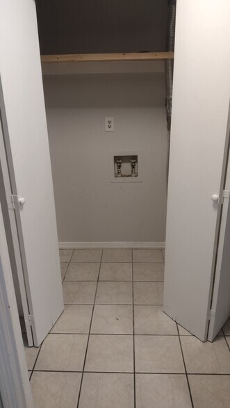 Building Photo - 2842 Villa Woods Cir